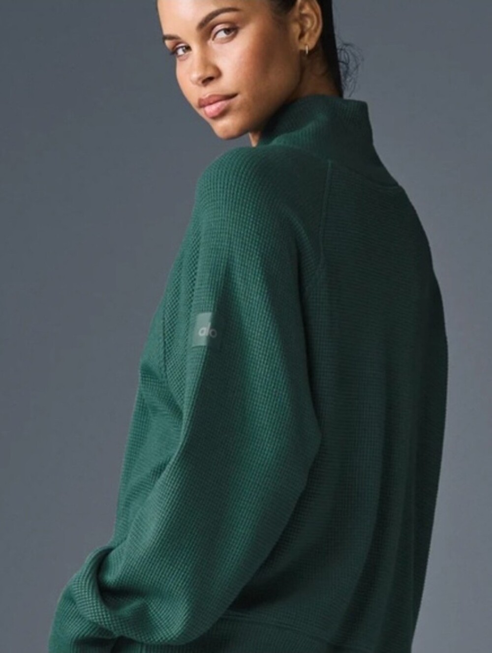 Alo Waffle Weekend Escape Mock Neck In Winter Ivy Size Large - Picture 2 of 7